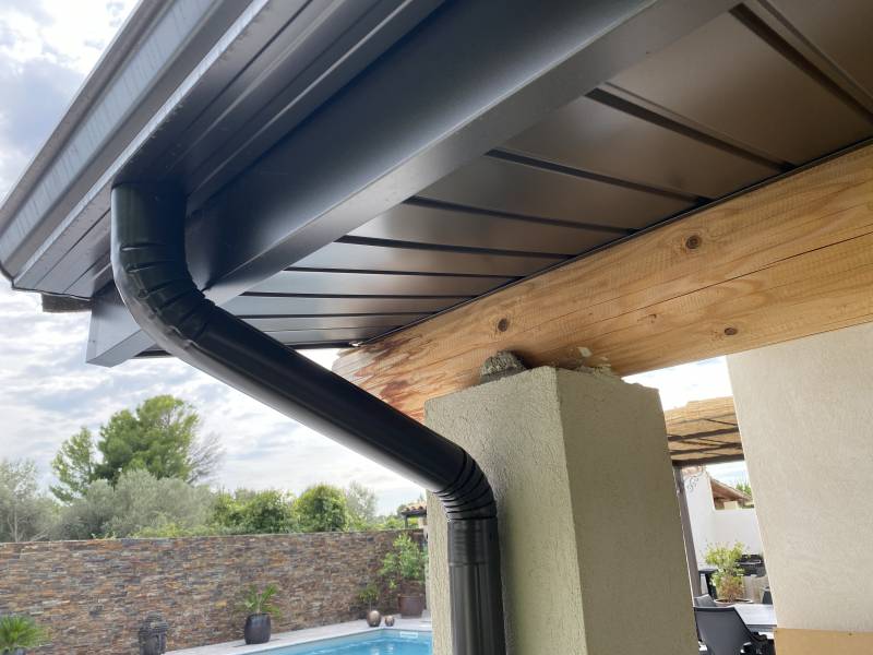 Fabrication de gouttières aluminium en continu à Miramas proche de Salon de Provence