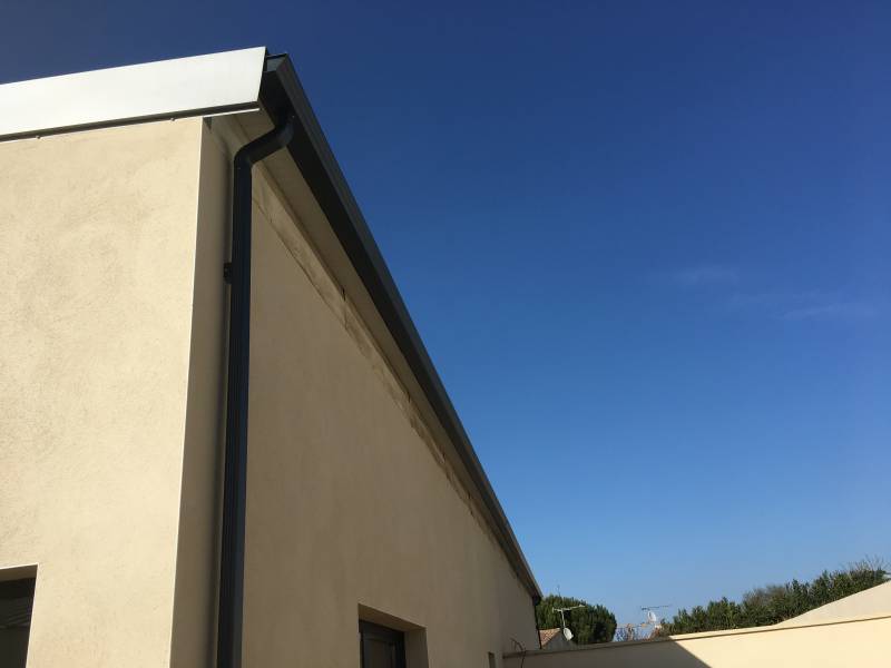 Gouttières moderne en aluminium à Miramas dans les Bouches du Rhône