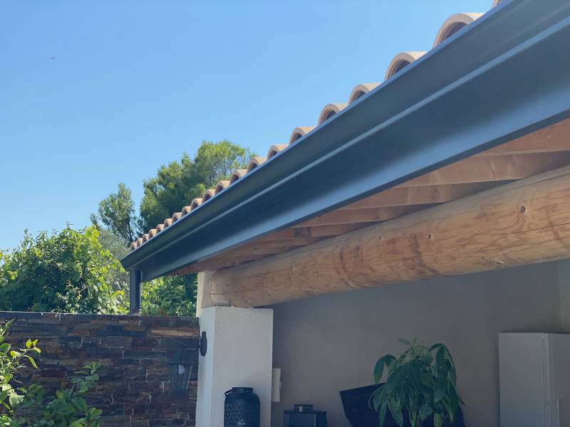 Gouttières en aluminium anthracite à Garon dans le Gard 