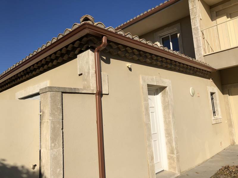 Fabrication et pose de gouttières en aluminium en région PACA