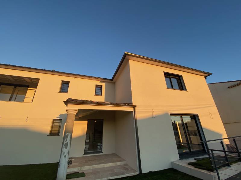 Pose de gouttières en aluminium trapèze en continu à Vitrolles proche de Martigues