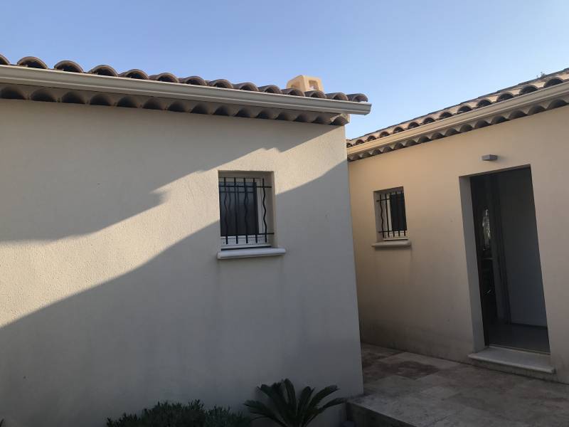 Pose de gouttières Marseille 13