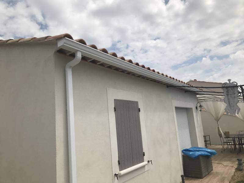 Fabrication et pose de gouttières en aluminium proche de Redessan à proximité de Beaucaire