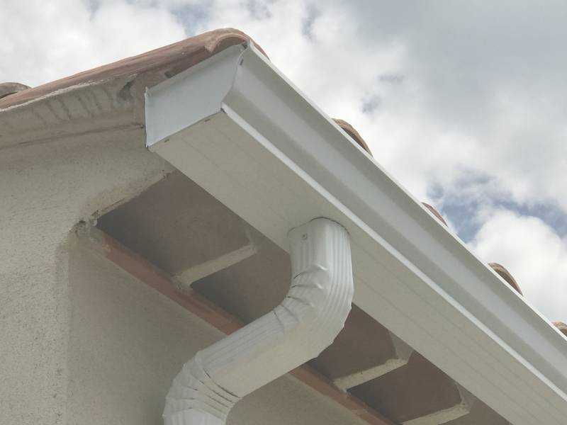 Descentes d'eau pluviales en aluminium à Jonquières-Saint-Vincent