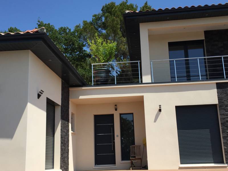 Gouttières aluminium anthracites Gard 30