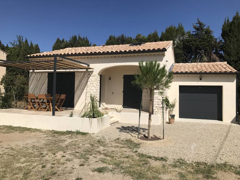 Descentes d'eau et gouttières aluminium à Mouriès à proximité de Saint Martin de Crau