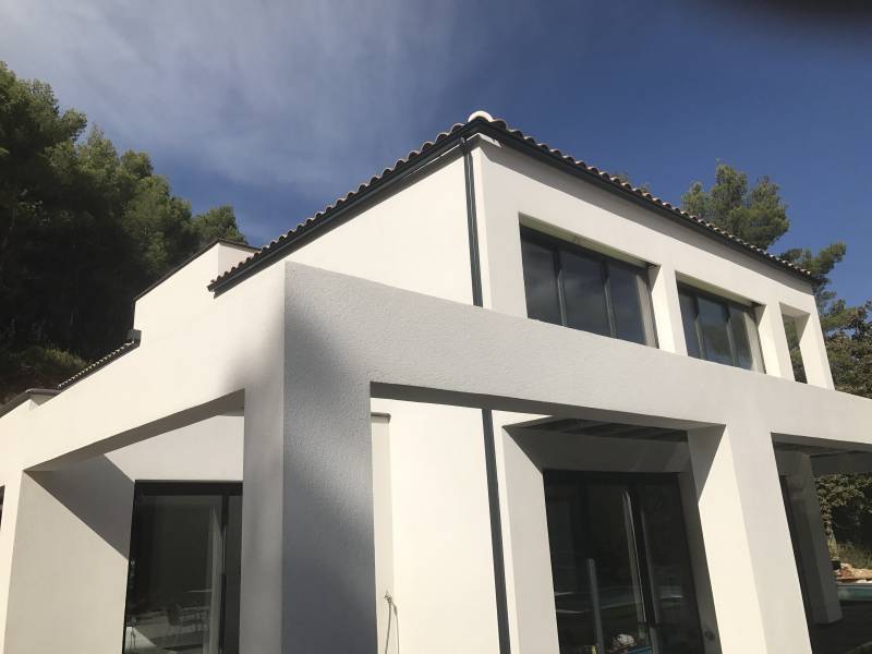 Fabrication et pose de gouttières en aluminium sur mesure