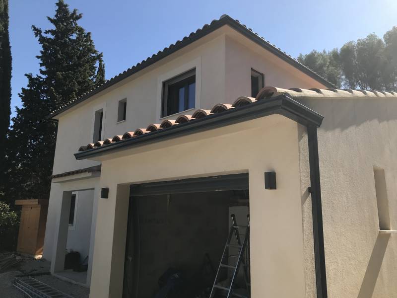 Fabrication de gouttières en aluminium sur place Nîmes