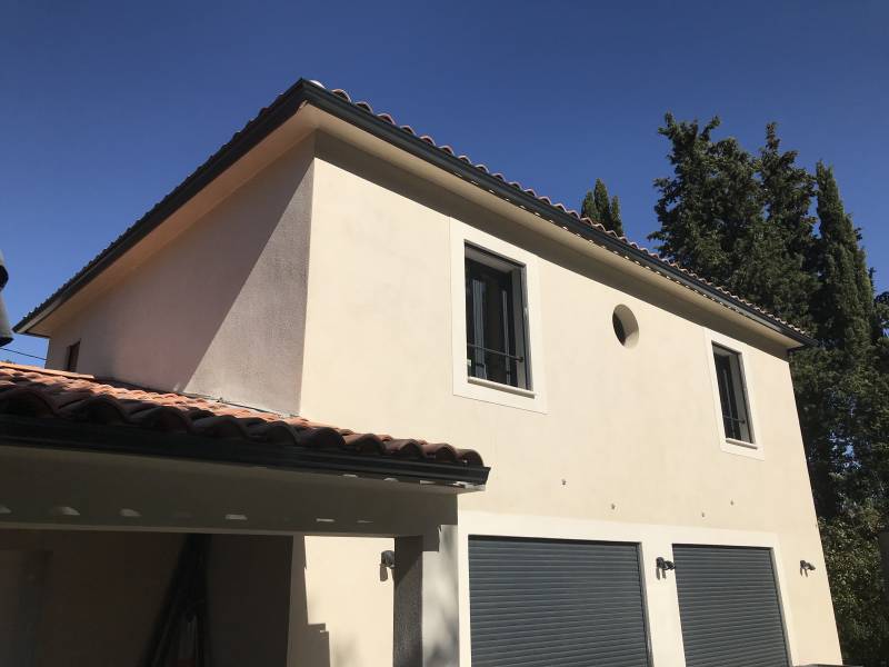 Gouttières aluminium anthracites Nîmes dans le Gard