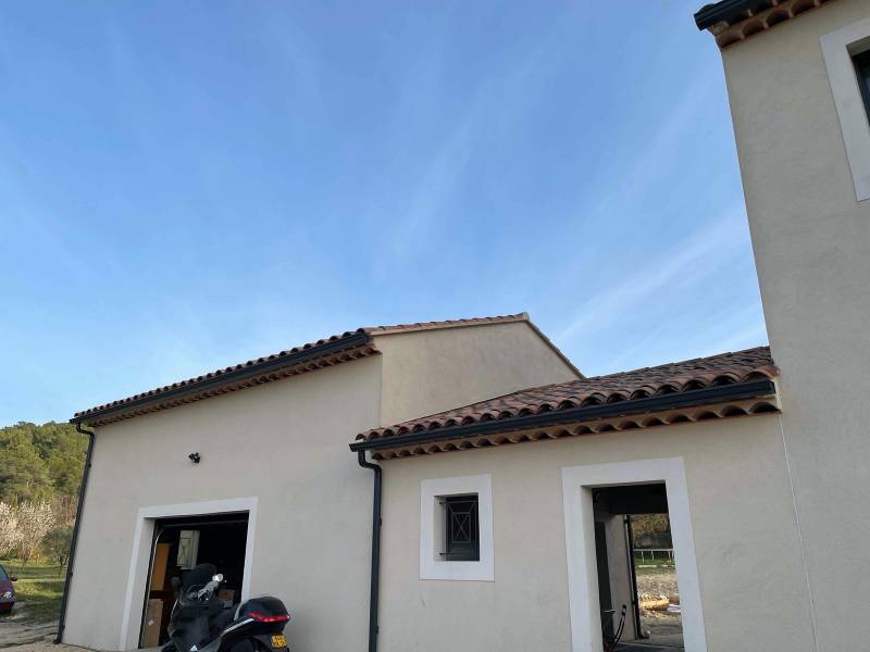 Gouttières aluminium fabriquées dans un camion dans les Bouches du Rhône