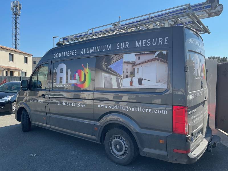 Camion atelier fabrication gouttières aluminium dans les Bouches du Rhône