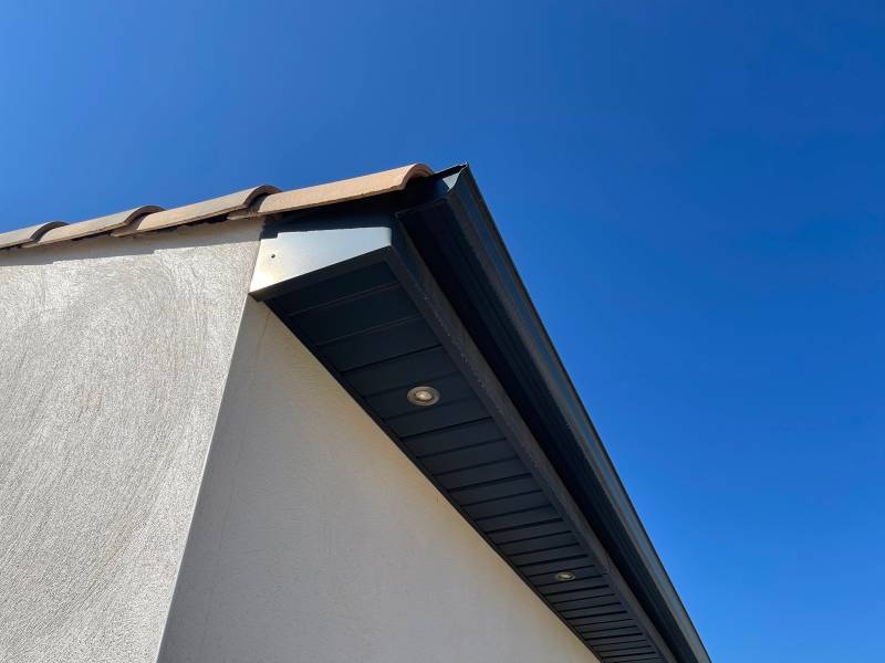 Gouttières aluminium anthracite à La Fare-Les -Oliviers