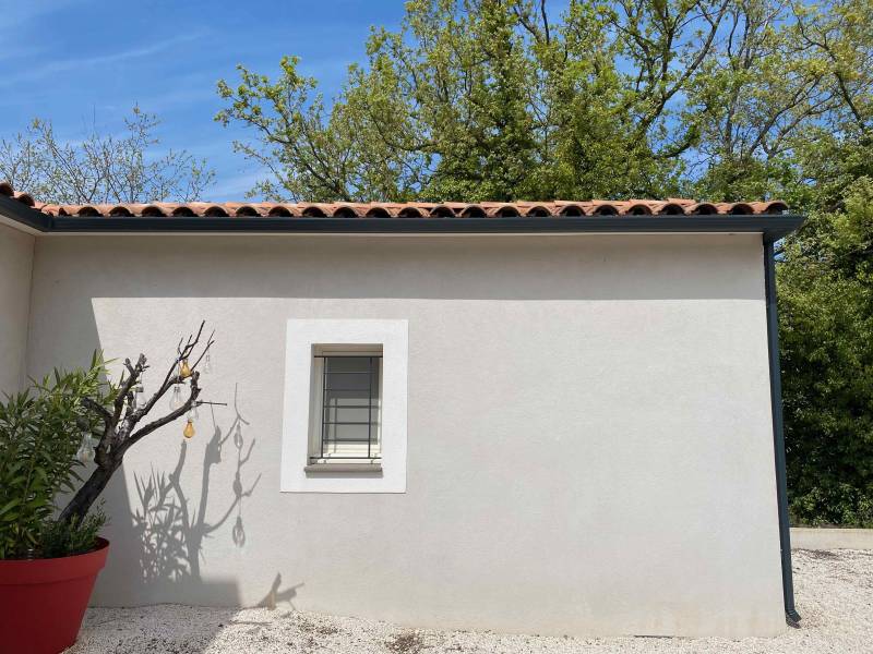 Gouttières aluminium fabriquée sur place à proximité de Mas Thibert