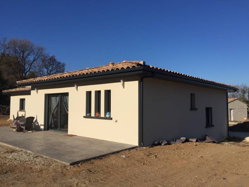 fabrication et pose de Gouttières en aluminium anthracite à Salon de Provence