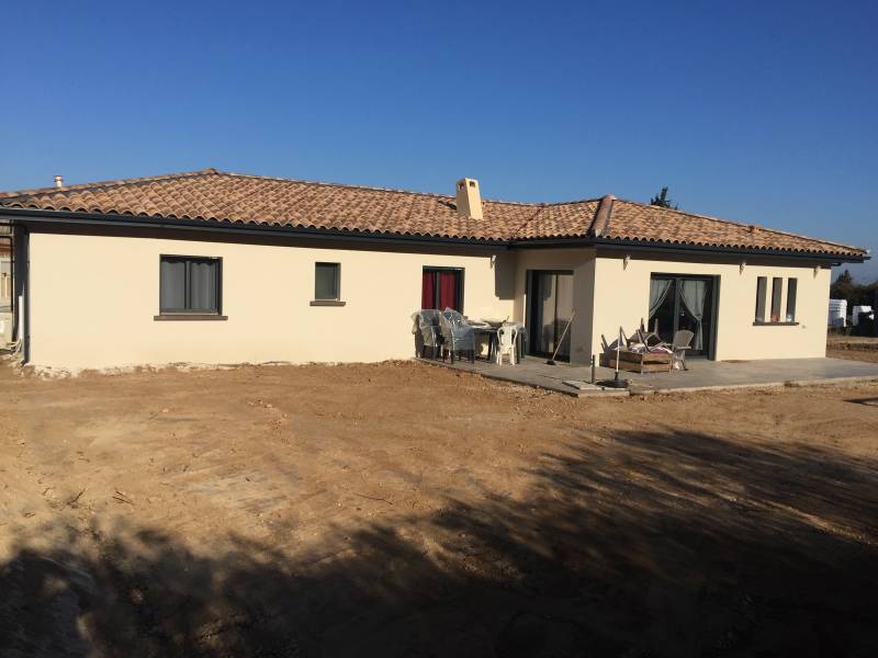 Pose de Gouttières en aluminium en applique à Ventabren dans les Bouches du Rhône