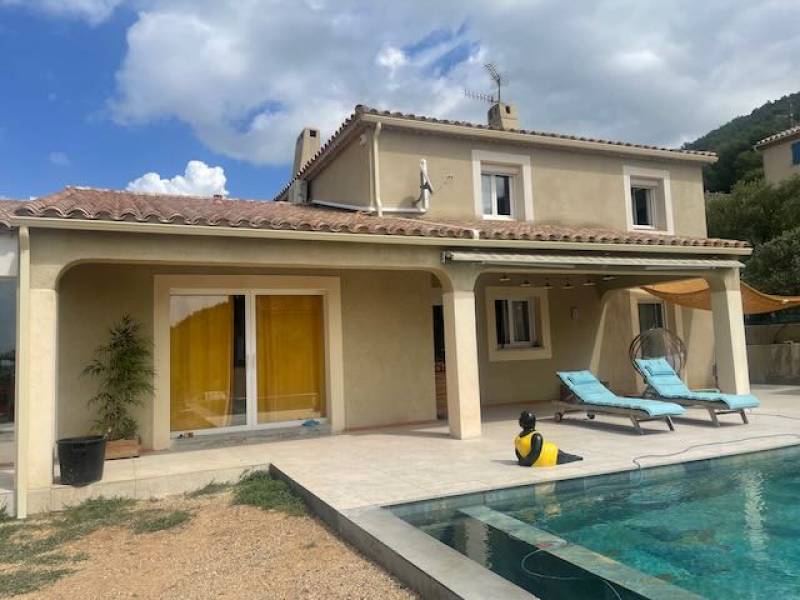 Fabrication et pose de gouttière en aluminium à Beaucaire proche de Tarascon en G300 crème