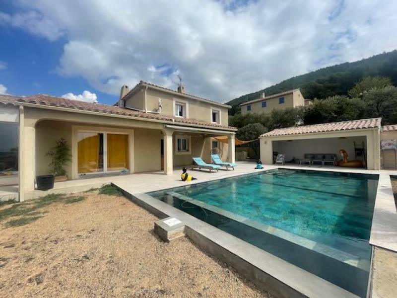 Fabrication et pose de gouttière en aluminium à Beaucaire proche de Tarascon en G300 crème