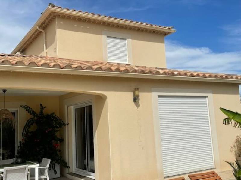 Fabrication et pose de gouttière en aluminium à Beaucaire proche de Tarascon en G300 crème