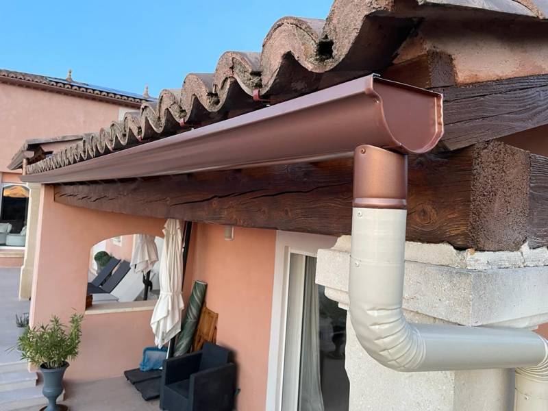 Pose de gouttières aluminium couleur cuivre SUD ALU