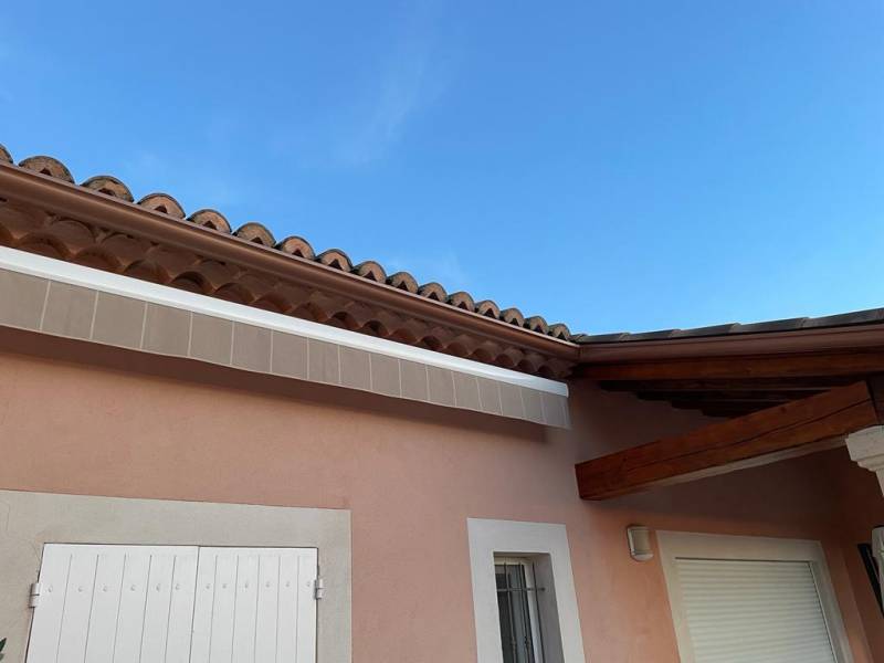 Remplacement de gouttières en PVC par des gouttières en aluminium demi-rnde