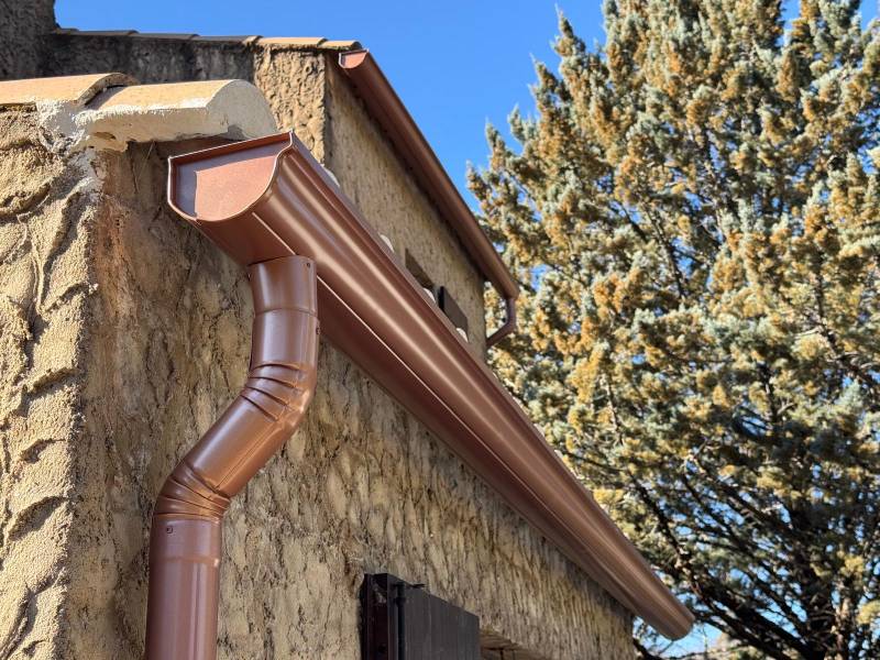 Gouttière aluminium demi-ronde couleur cuivre à Cabrières dans la Gard