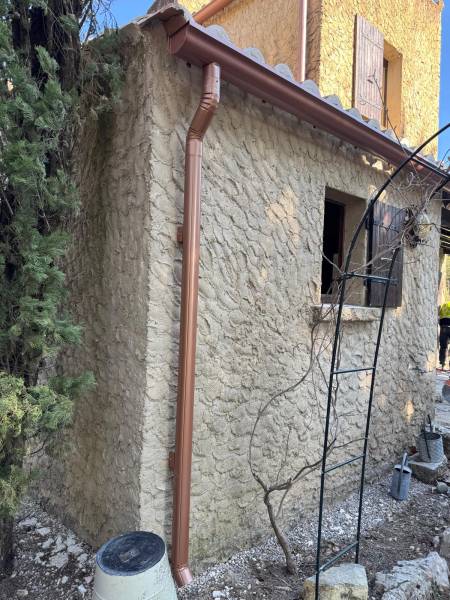 Pose de gouttières en aluminium à saint-Gervasy proche de Nimes