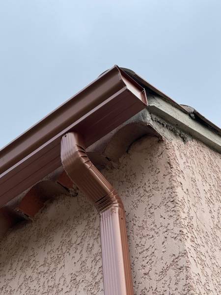 SUD ALU à Beaucaire spécialiste en fabrication et pose de gouttières en aluminium