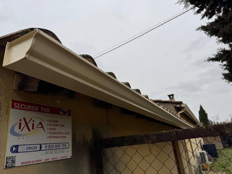 Gouttières aluminium G325 Crème à Bellegarde proche de Nimes dan le Gard
