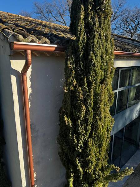 Gouttière aluminium couleur tuile à Grans dans les Bouches du Rhône