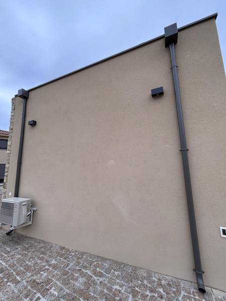 Boites à eau en aluminium rectangulaires à proximité de Cabrières dans le Gard