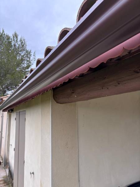 Spécialiste en gouttières aluminium à Beaucaire