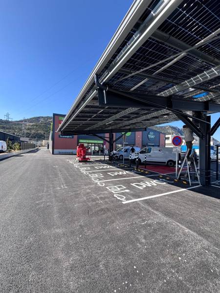 Gouttières sur mesure sur ombrières à Salon-de-Provences 