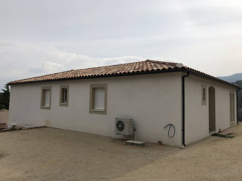 Gouttières alu fabriquée sur place dans un camion atelier à Coudoux 13