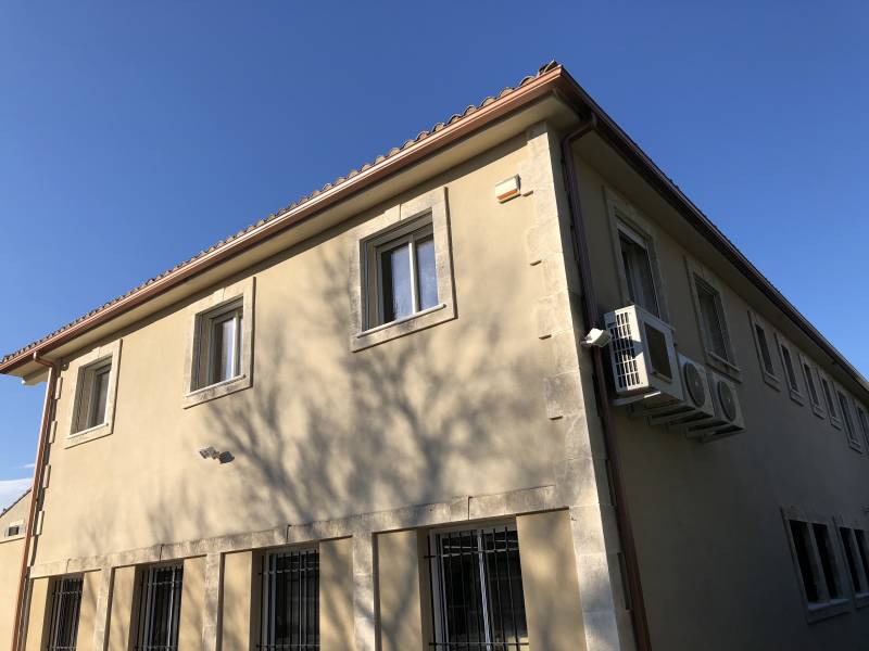 Pose de gouttières aluminium aux alentours de Saint Martin de Crau