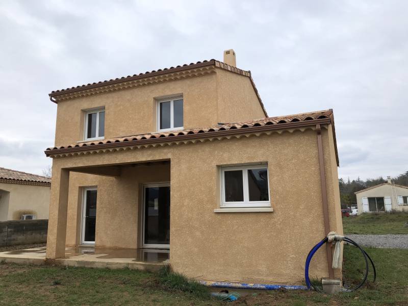 Pose de sous face aluminium à Nimes dans le gard
