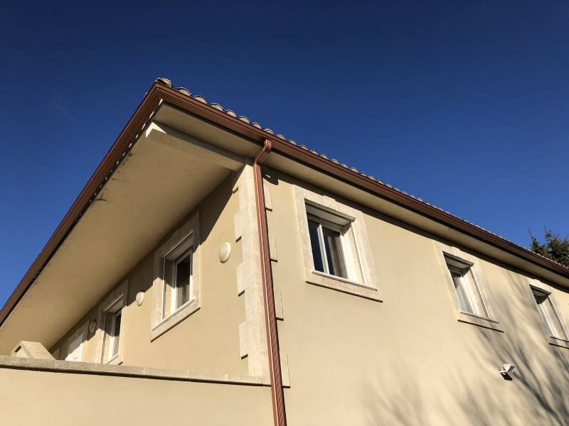 Fabrication et pose de gouttières dans les Bouches du Rhône