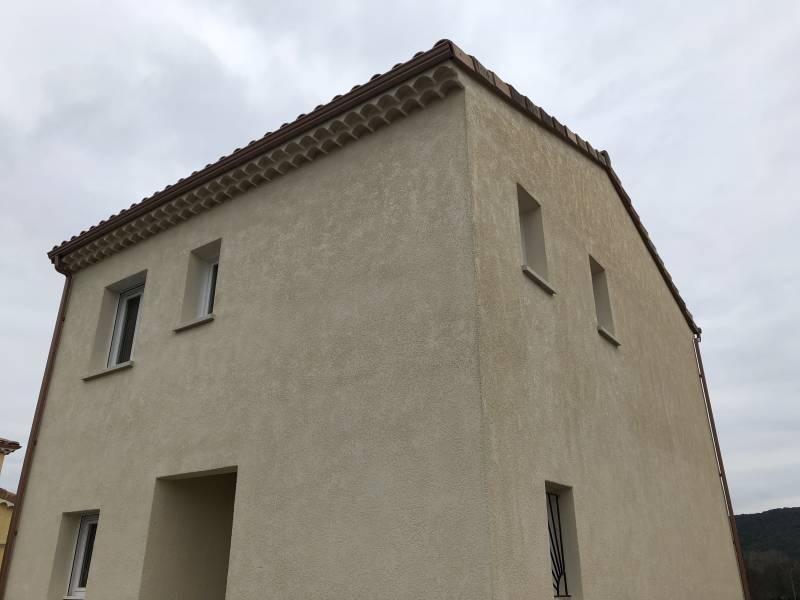 Pose de gouttières alu à proximité d'Arles dans les Bouches du Rhône  13