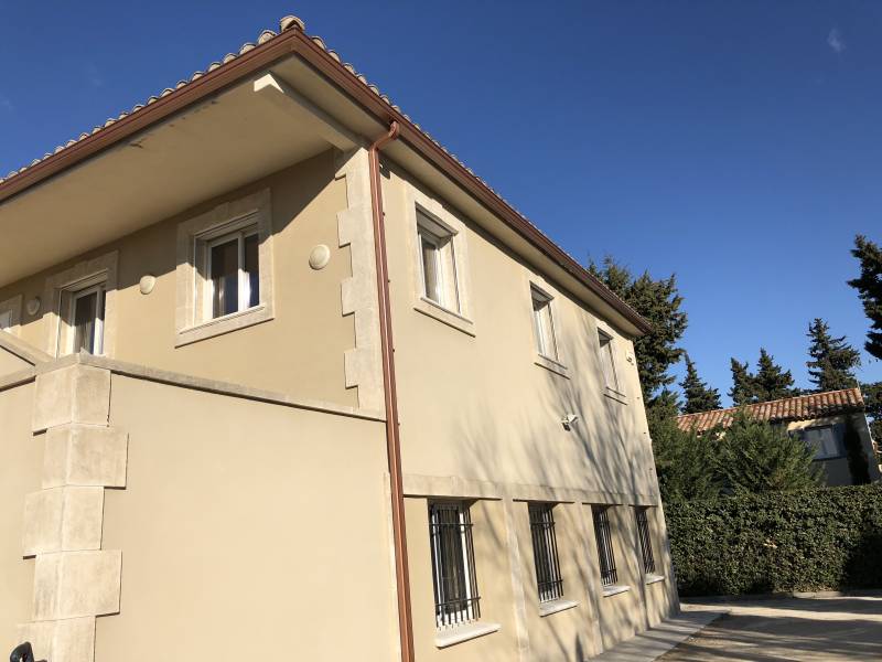 Fabrication et pose de gouttière en aluminium à Paradou proche de Fontvielle 13